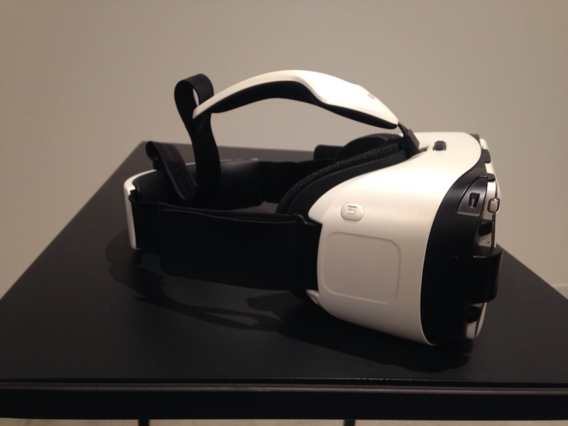 Illustration for article titled Watching the Democratic Presidential Debate In Virtual Reality Sucked